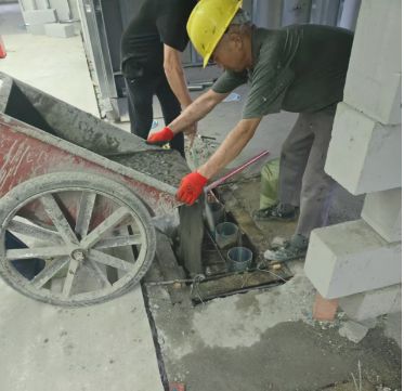 成都錦江太古里步行街角鋼上部焊接